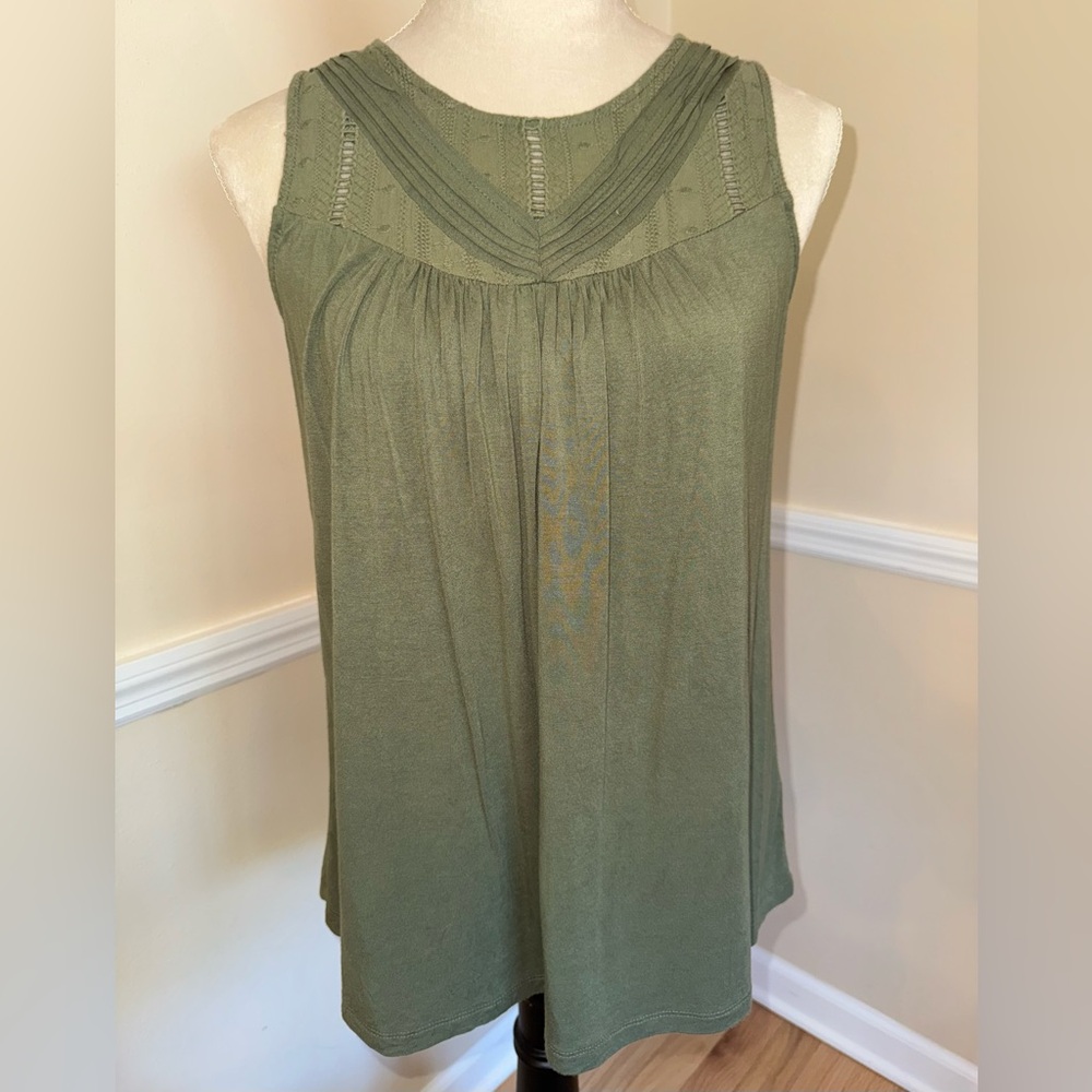 Skies Are Blue Olive Green Sleeveless Boho Top - size small